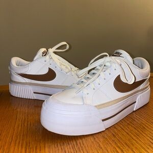 Nike Size 7 Women's Court Legacy Lift Platform Sneaker